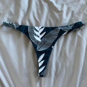 Benoa swim tai bottom in kaiwi size medium